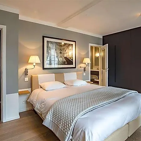 Faubourg Saint Martin Bed and breakfast 4*