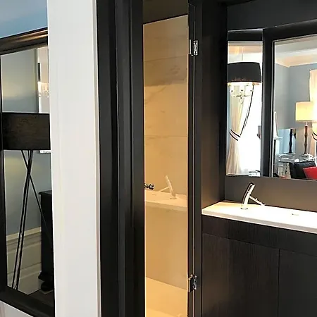 Faubourg Saint Martin Bed and breakfast 4*